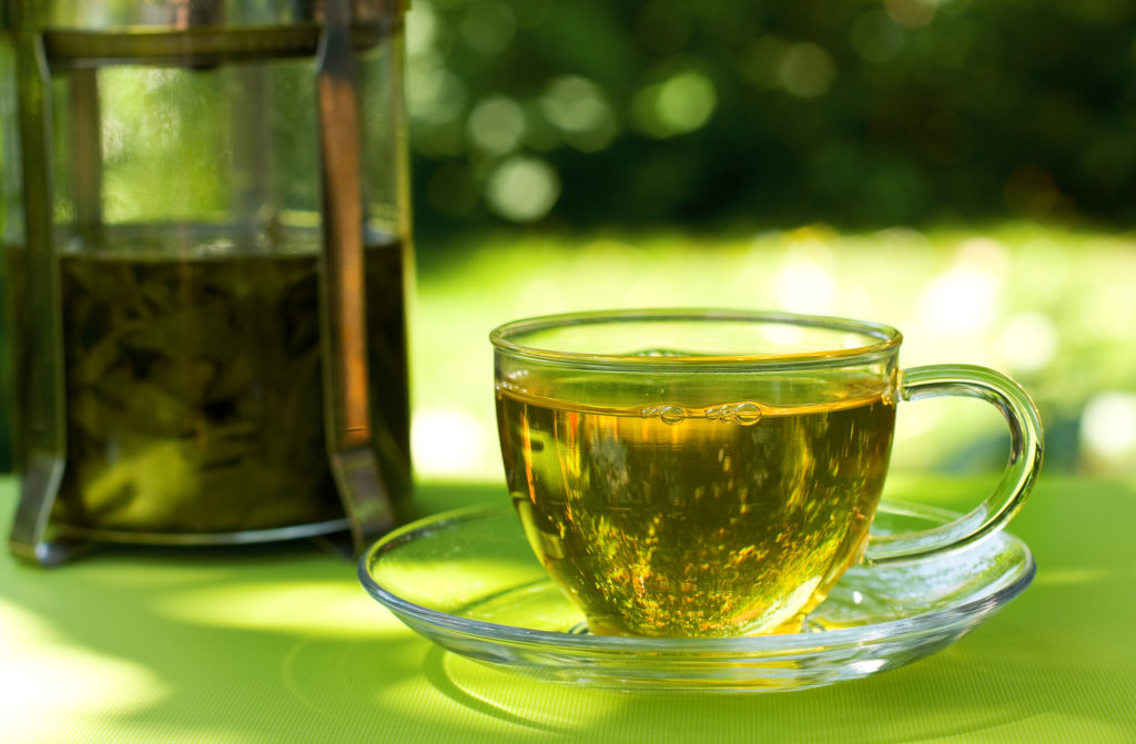 Xícara com chá verde